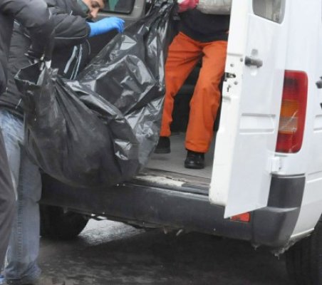 Un bărbat s-ar fi aruncat de pe pod pentru că şi-a pierdut pensia la păcănele